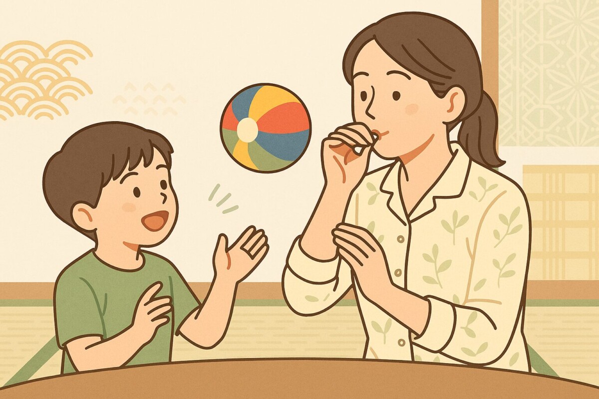 昔ながらの紙風船を親子で楽しむ様子を和風の柔らかい色合いで描いたフラットデザイン風イラスト
